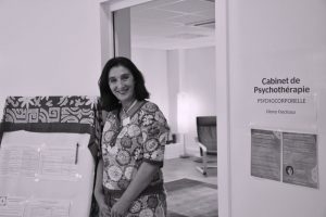 Diana Frechoso - psychopraticienne en thérapie psychocorporelle, propose un atelier pour relâcher les tesnions à l'Espace Attitude Sante